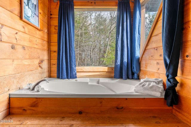 1910 E Mountain View Way, Sevierville, TN 37862