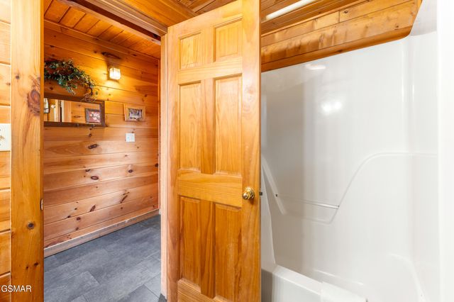 1910 E Mountain View Way, Sevierville, TN 37862