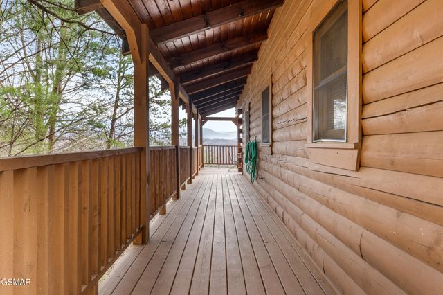 1910 E Mountain View Way, Sevierville, TN 37862