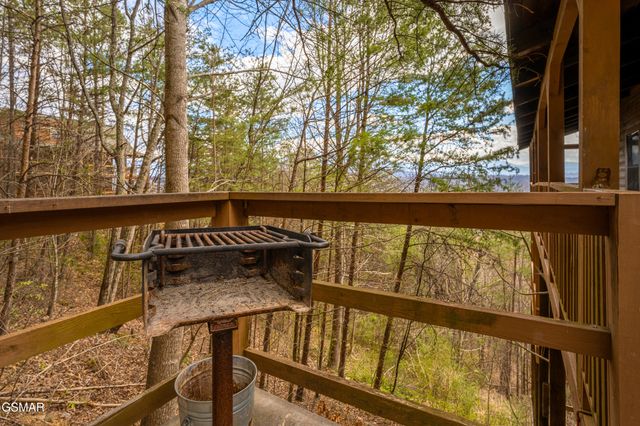 1910 E Mountain View Way, Sevierville, TN 37862