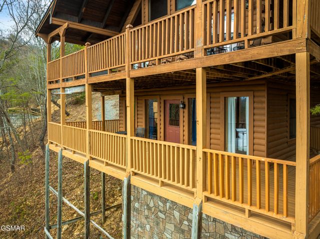 1910 E Mountain View Way, Sevierville, TN 37862