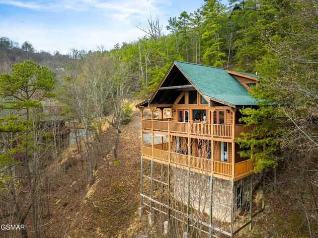 1910 E Mountain View Way, Sevierville, TN 37862