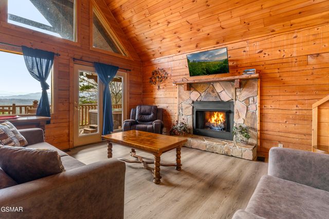 1910 E Mountain View Way, Sevierville, TN 37862