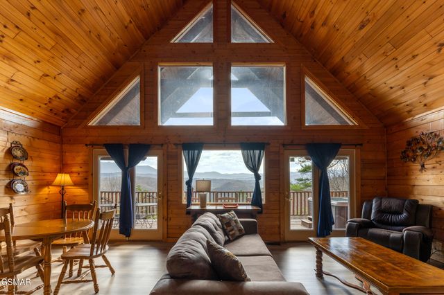 1910 E Mountain View Way, Sevierville, TN 37862