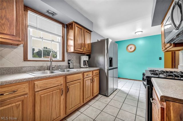 10615 Bellaire Road, Cleveland, OH 44111
