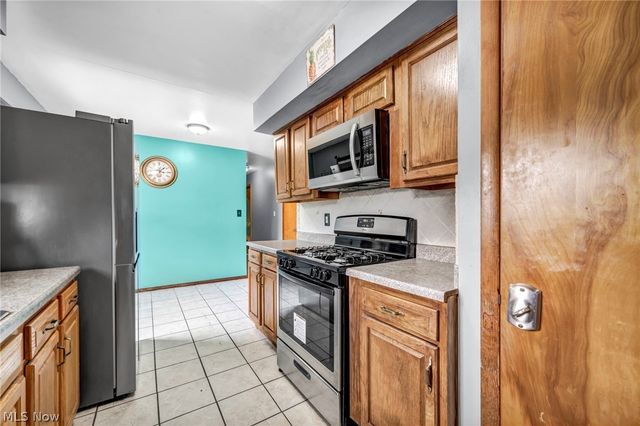 10615 Bellaire Road, Cleveland, OH 44111