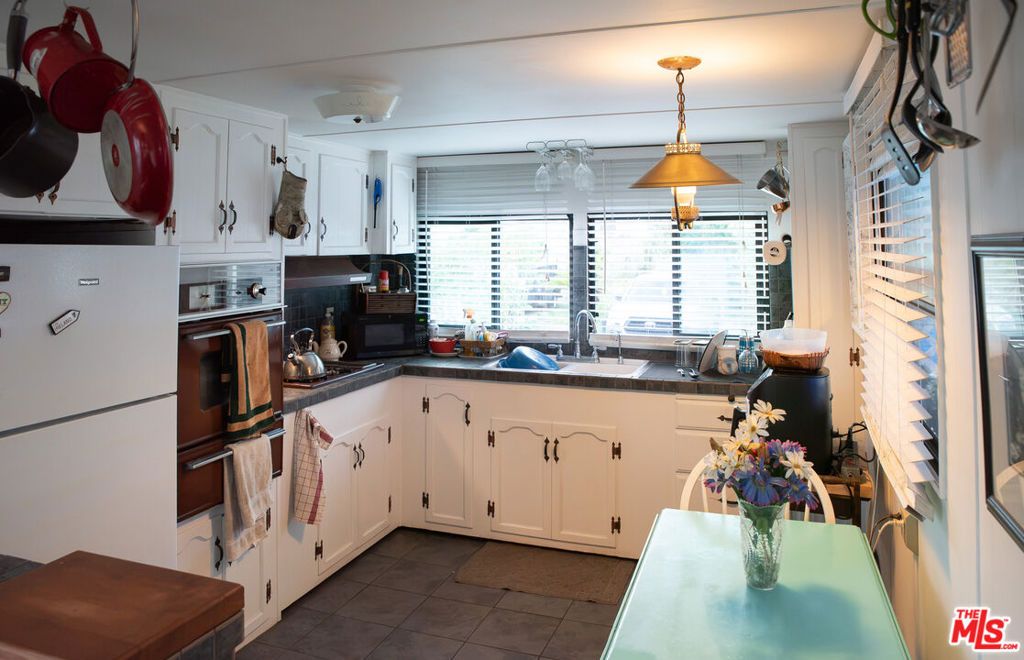 4071 Grandview Boulevard 2, Los Angeles, CA 90066 — photo 2