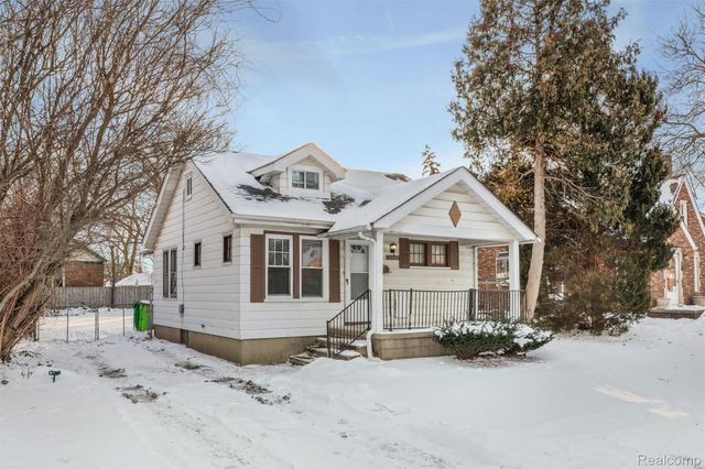 15358 Charles R Avenue, Eastpointe, MI 48021