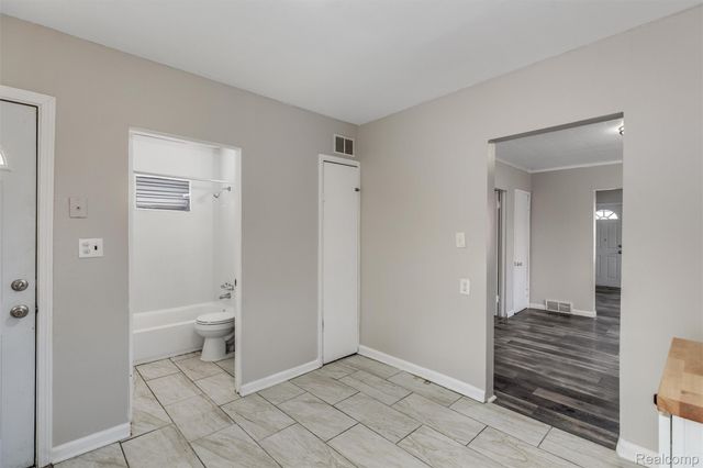 15358 Charles R Avenue, Eastpointe, MI 48021