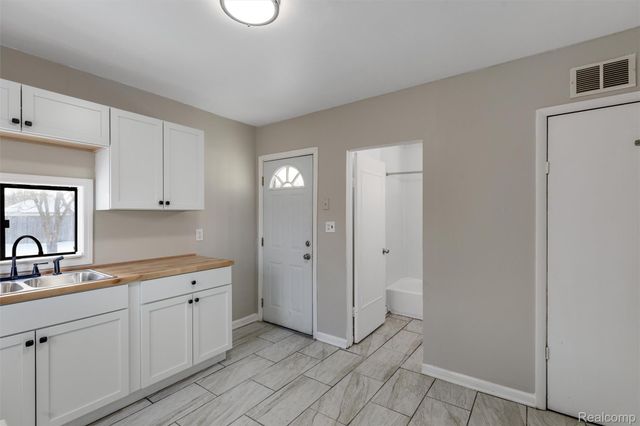 15358 Charles R Avenue, Eastpointe, MI 48021