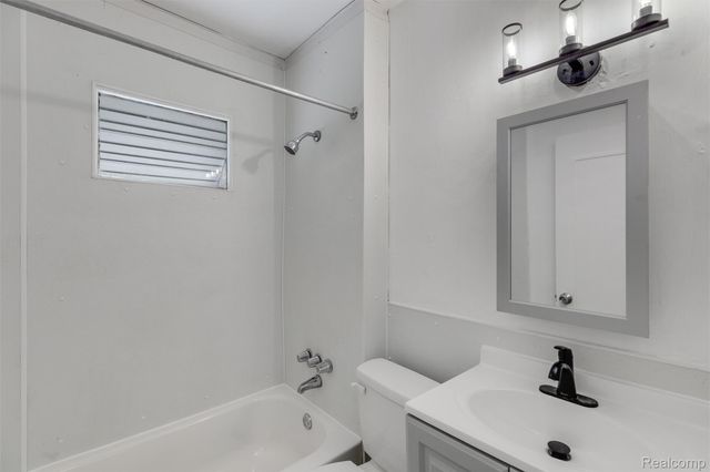 15358 Charles R Avenue, Eastpointe, MI 48021