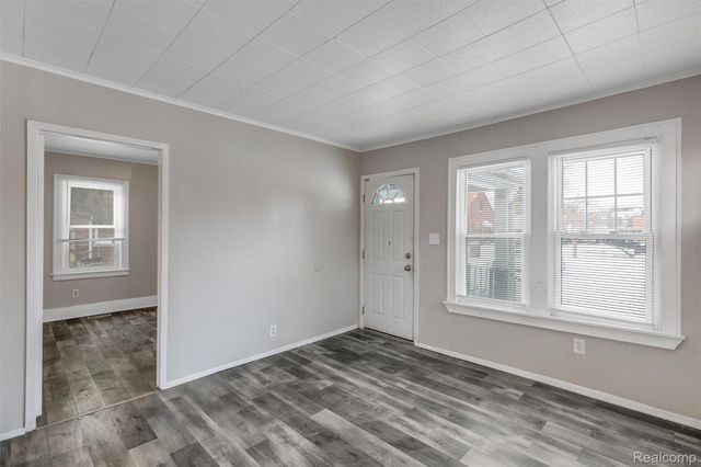 15358 Charles R Avenue, Eastpointe, MI 48021