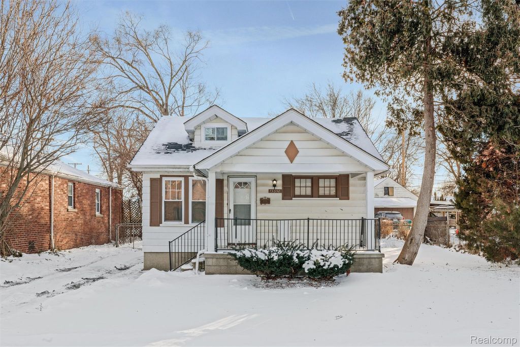 15358 Charles R Avenue, Eastpointe, MI 48021