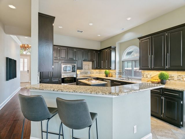 8605 Wellington Point Drive, Irving, TX 75063