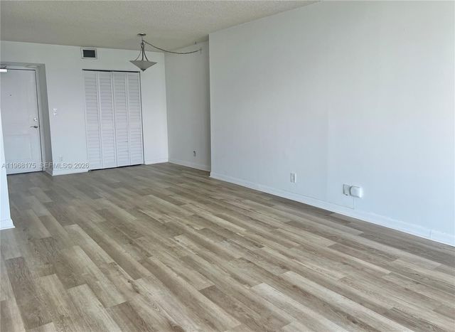 100 Bayview Dr 1418, Sunny Isles Beach, FL 33160