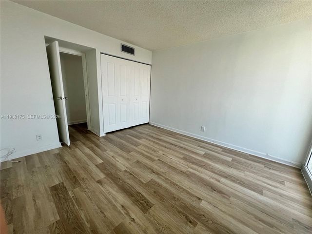 100 Bayview Dr 1418, Sunny Isles Beach, FL 33160