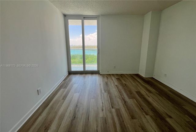 100 Bayview Dr 1418, Sunny Isles Beach, FL 33160