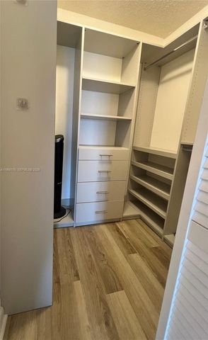 100 Bayview Dr 1418, Sunny Isles Beach, FL 33160