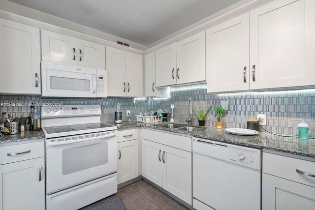 100 Bayview Dr 1418, Sunny Isles Beach, FL 33160