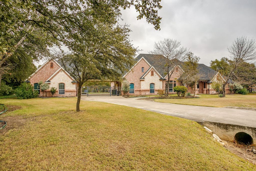 4549 Rancho Blanca Court, Fort Worth, TX 76108