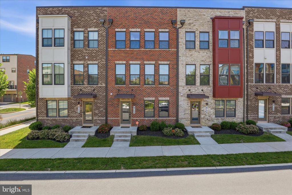 4702 TOWNE PARK RD, Suitland, MD 20746