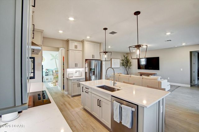 2121 Divot Drive, Daytona Beach, FL 32124