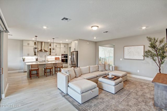 2121 Divot Drive, Daytona Beach, FL 32124