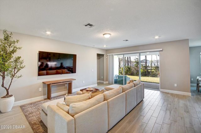 2121 Divot Drive, Daytona Beach, FL 32124