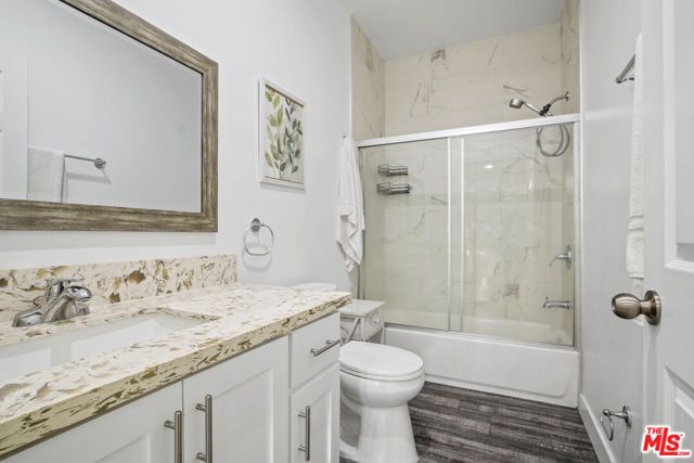 1805 S New England Street, Los Angeles, CA 90006