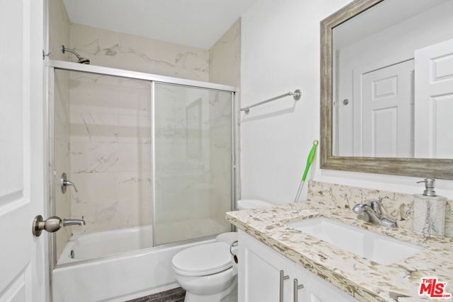 1805 S New England Street, Los Angeles, CA 90006