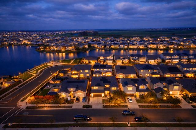 2281 Garden Farms Ave, Lathrop, CA 95330