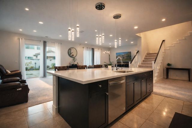 2281 Garden Farms Ave, Lathrop, CA 95330