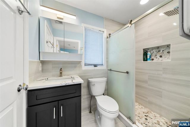 224 Warren Avenue A, Fort Lee, NJ 07024