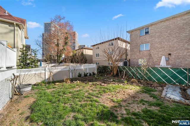 224 Warren Avenue A, Fort Lee, NJ 07024