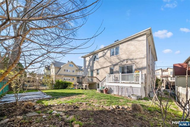 224 Warren Avenue A, Fort Lee, NJ 07024