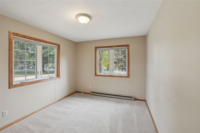 5 Oakridge Drive, Grinnell, IA 50112