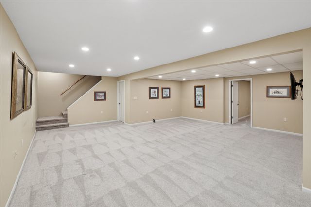 5 Oakridge Drive, Grinnell, IA 50112