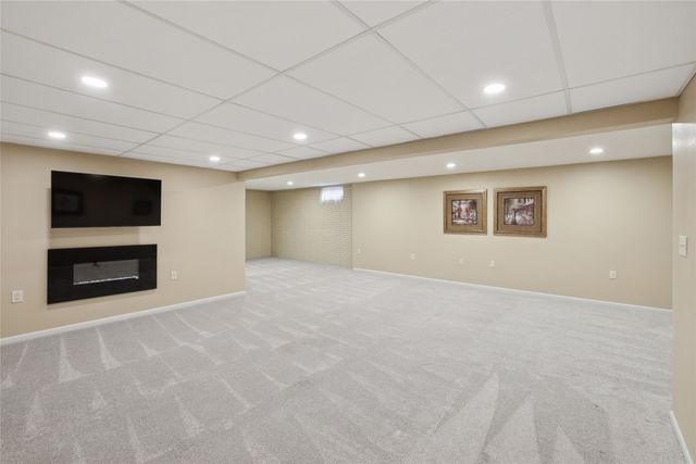 5 Oakridge Drive, Grinnell, IA 50112