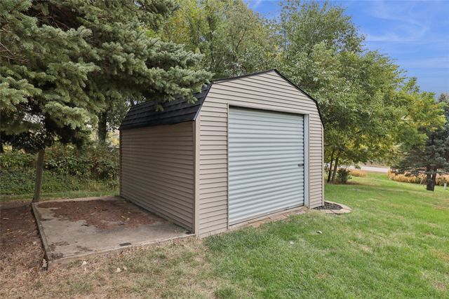 5 Oakridge Drive, Grinnell, IA 50112