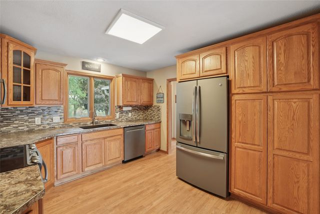 5 Oakridge Drive, Grinnell, IA 50112