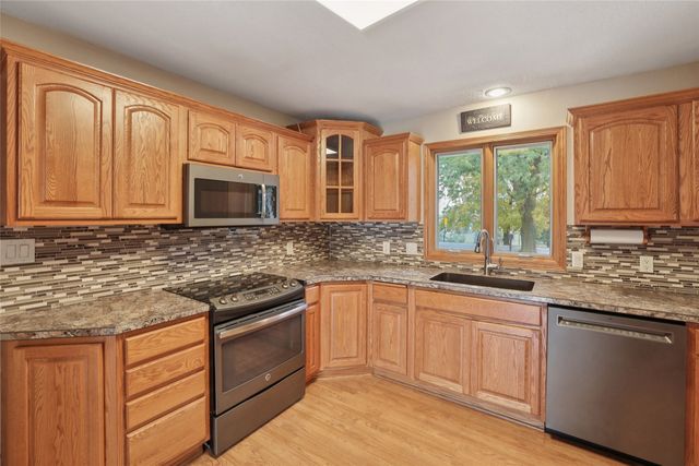 5 Oakridge Drive, Grinnell, IA 50112