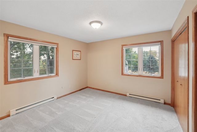 5 Oakridge Drive, Grinnell, IA 50112