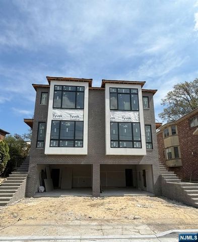 156 Morningside Lane, Palisades Park, NJ 07650