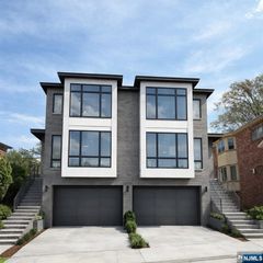 156 Morningside Lane, Palisades Park, NJ 07650