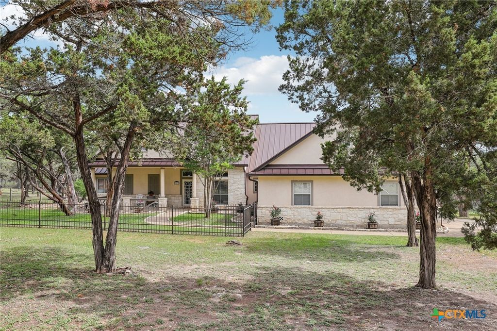 Image 1 of property listing at 223 Summer Glen Lane, New Braunfels, TX 78132