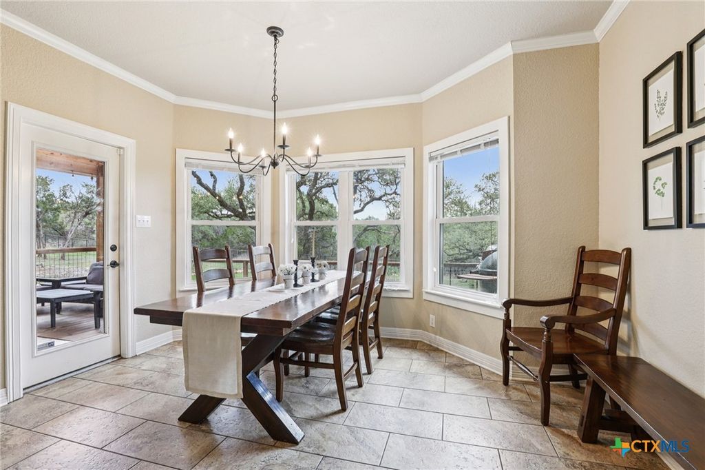 Image 10 of property listing at 223 Summer Glen Lane, New Braunfels, TX 78132