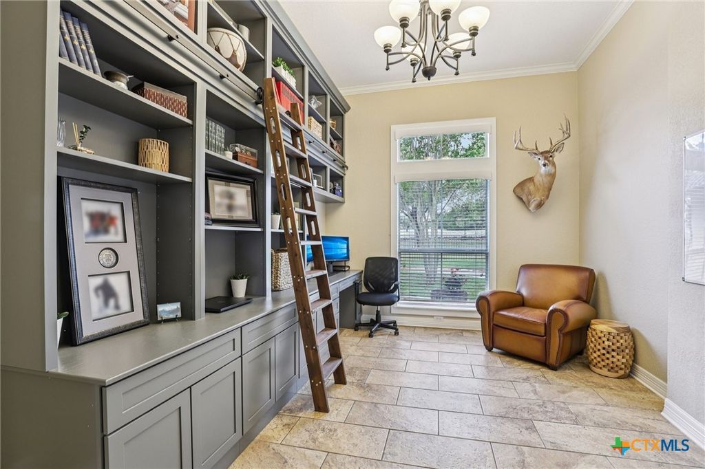 Image 13 of property listing at 223 Summer Glen Lane, New Braunfels, TX 78132