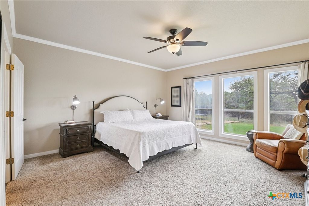 Image 14 of property listing at 223 Summer Glen Lane, New Braunfels, TX 78132