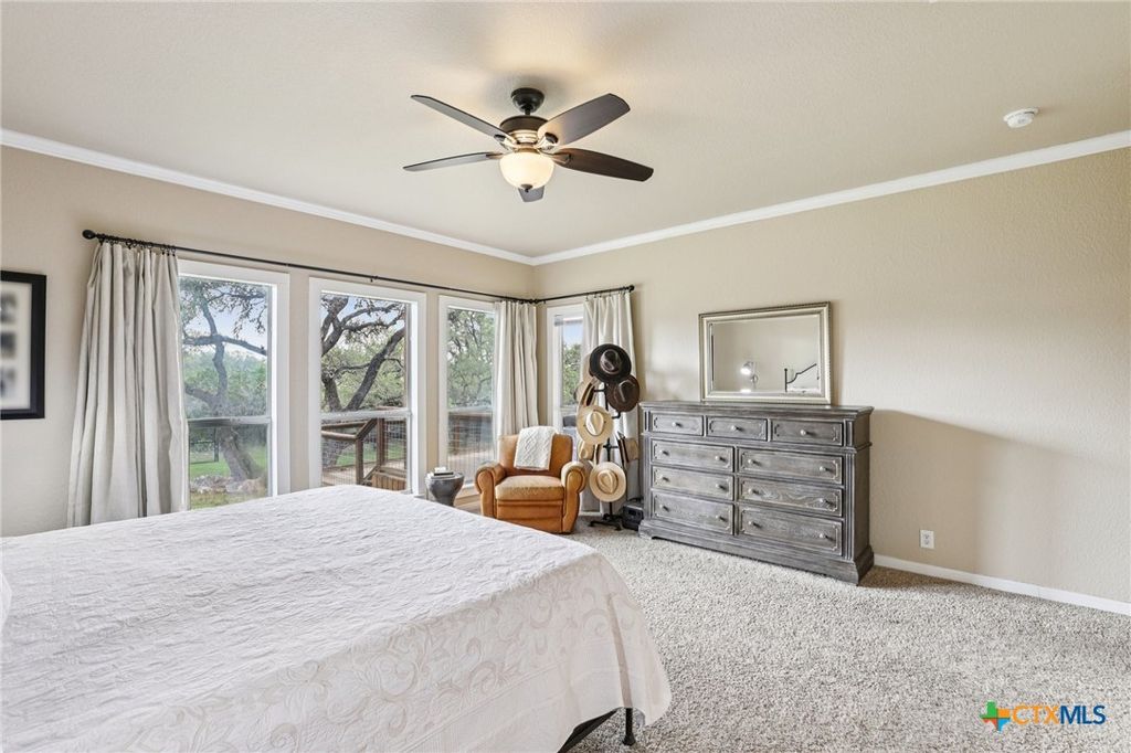 Image 15 of property listing at 223 Summer Glen Lane, New Braunfels, TX 78132