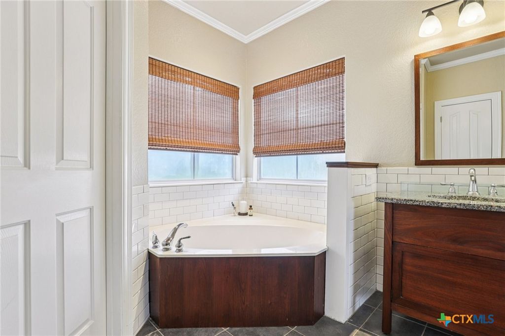 Image 17 of property listing at 223 Summer Glen Lane, New Braunfels, TX 78132